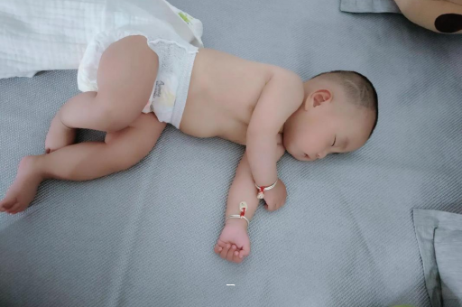 温县宝宝脸上有白色斑块 温县宝宝脸上有白色斑块